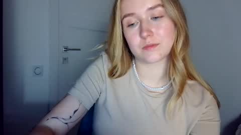 Lulu Baby18 online show from April 20, 7:50 pm