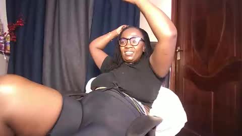 lulu_sparks1 online show from January 15, 8:56 am