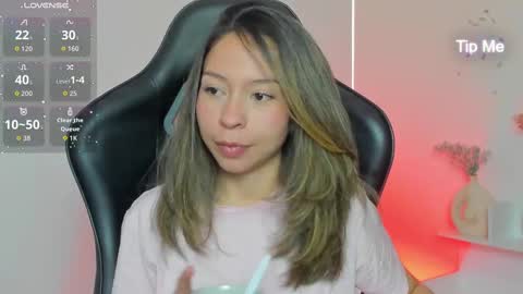 luluuberry online show from November 19, 10:58 am