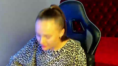 lumerisoren online show from June 3, 2:33 pm