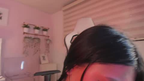 lummii_ online show from May 26, 8:15 pm