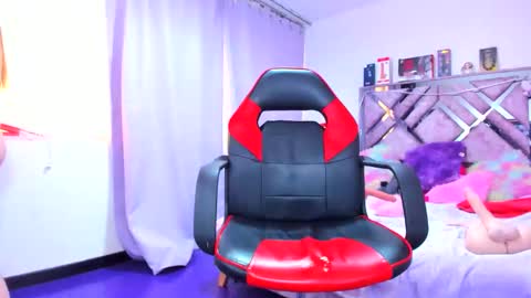 luna_analya online show from April 21, 3:19 pm