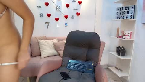 Luna And Titan  online show from March 4, 3:58 am