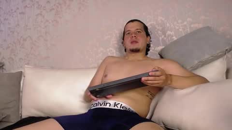 Luna And Titan  online show from November 23, 1:53 pm