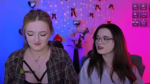 luna_berryy online show from April 18, 7:07 pm