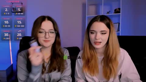 luna_berryy online show from December 5, 8:28 pm