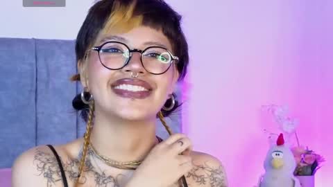 luna_blooms online show from April 16, 2:06 pm