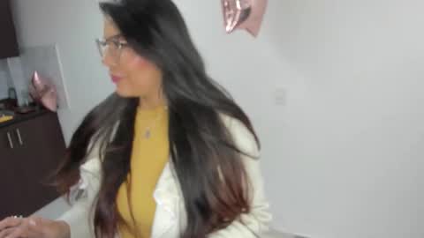 luna  online show from February 8, 11:46 am