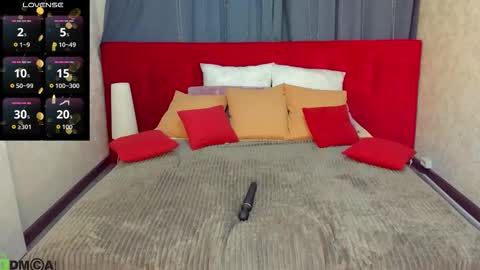 luna_lew1s online show from September 30, 1:54 pm