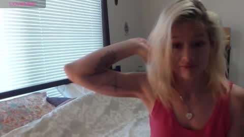 Snapshot of luna_luvgood chatting on October 27, 1:33 pm luna_luvgood online show from October 27, 1:33 pm