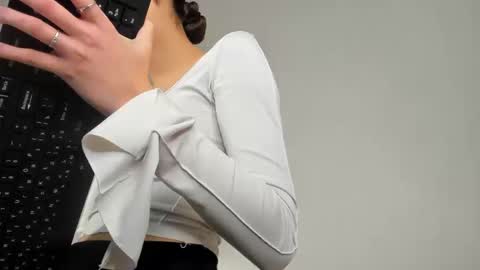 luna_mee online show from March 14, 11:25 am