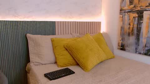 luna_valle online show from November 7, 8:44 pm