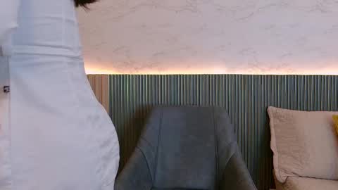 luna_valle online show from December 21, 8:15 pm