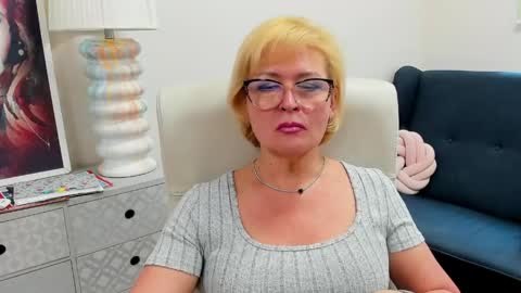 L u n a online show from June 3, 2:33 pm