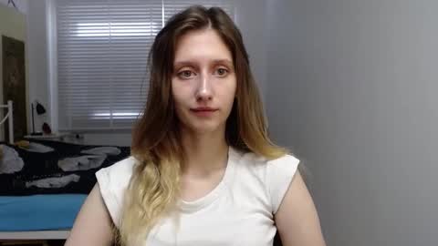 Snapshot of luna_xsensual chatting on October 9, 6:41 am L U N A online show from October 9, 6:41 am