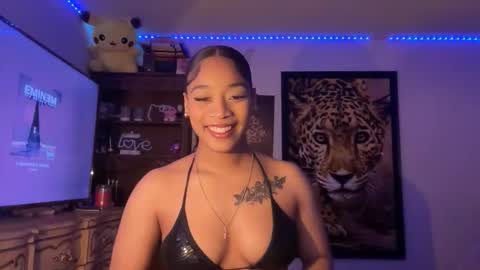 lunaa_11 online show from November 18, 8:28 am