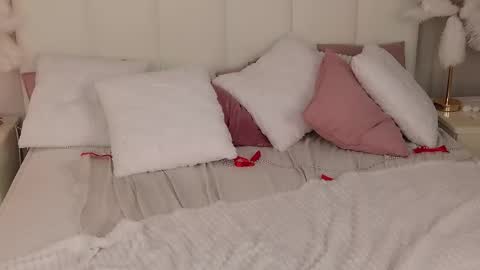 Luna online show from March 24, 4:24 pm