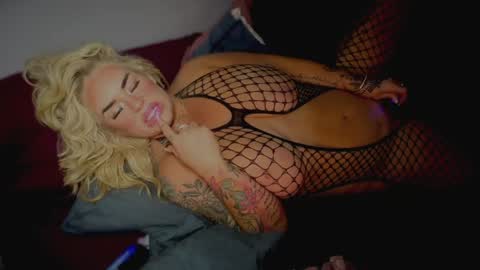 Luna Daddys Girl online show from April 15, 5:11 am