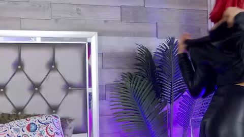 LunaJenner online show from April 1, 4:35 am