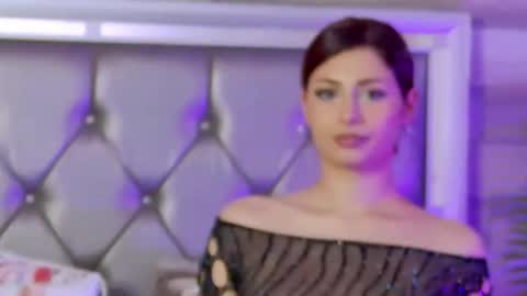 LunaJenner online show from April 7, 3:19 am