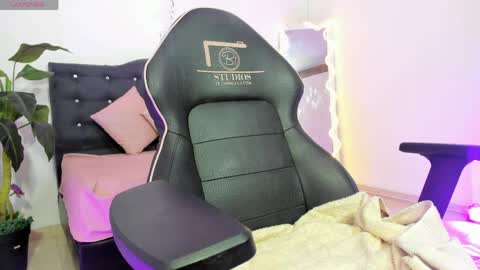 LUNA KITTY  online show from April 4, 11:28 am