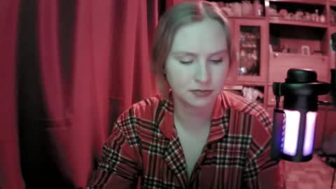 lunamystique_ online show from February 18, 2:11 am