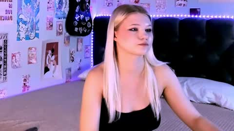 lunariafox online show from May 14, 3:10 pm