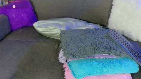 L U N I T A  online show from February 6, 7:12 am