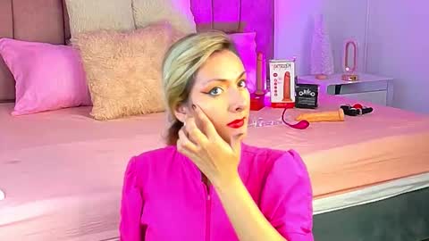 lunitadiva online show from December 19, 3:18 pm