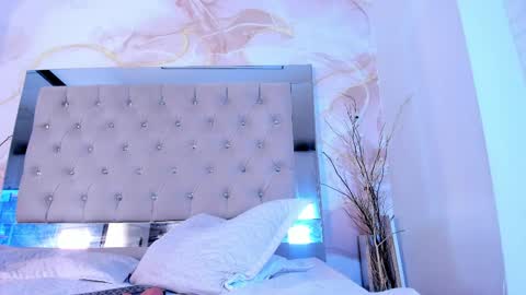 lunna__tylor online show from April 7, 4:47 am