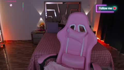 LUNA ROSE online show from April 23, 5:37 am