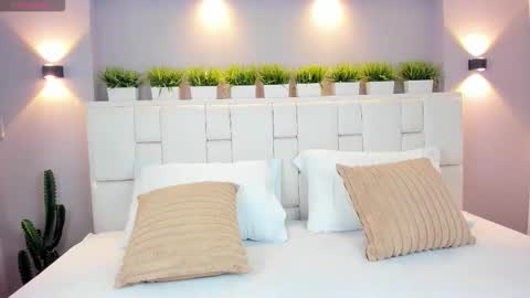 L U N N A online show from December 19, 5:14 am