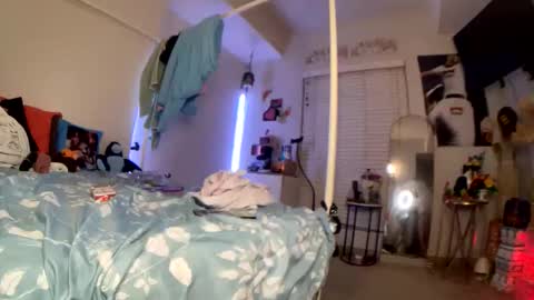 LOLA online show from May 5, 7:47 am