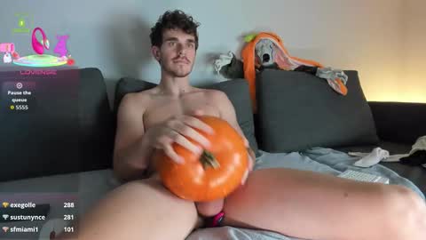 lustfullooking online show from October 31, 5:35 pm