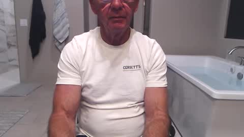 luv_missle online show from April 25, 6:37 am