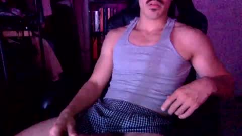 luvrboy77 online show from August 1, 5:42 am