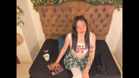 lux_royse online show from April 1, 9:01 pm