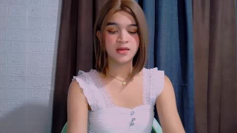 queen lux online show from February 17, 5:39 am