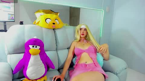 Snapshot of luxury__blonde chatting on October 22, 2:19 pm Amy online show from October 22, 2:19 pm