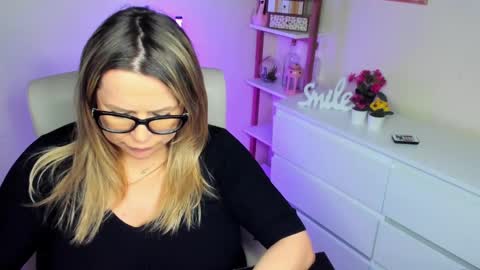 Snapshot of luxxx_diana chatting on February 28, 3:04 pm Diana online show from February 28, 3:04 pm