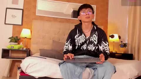 Lyan online show from December 2, 7:45 pm