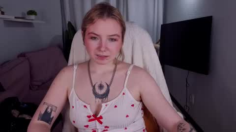 lycorisred online show from April 26, 3:42 pm