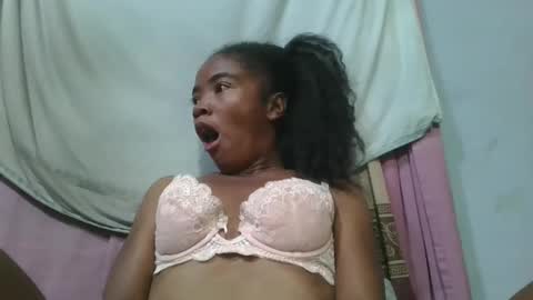 lydie856696 online show from May 4, 2:51 am