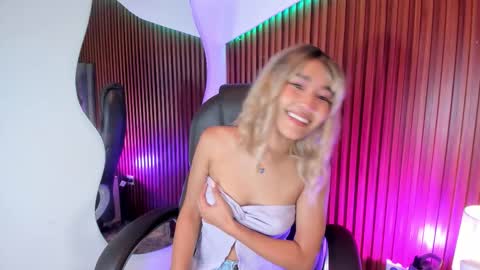 Lyhana Lee online show from October 14, 1:03 pm