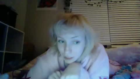 lylahsweets online show from February 13, 4:49 am