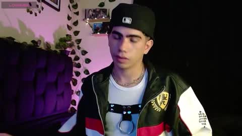 Lyle Bennett Freelance Model online show from February 7, 2:04 pm