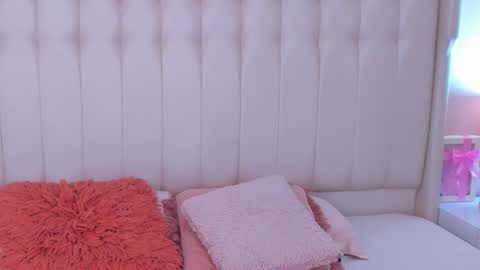Snapshot of lyn_smith_ chatting on October 20, 11:37 am Lyn online show from October 20, 11:37 am