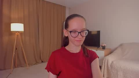 Snapshot of lynettebails chatting on October 22, 4:52 pm Sara online show from October 22, 4:52 pm