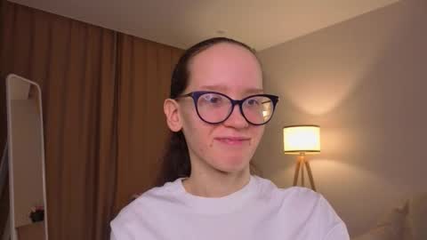 Sara online show from March 19, 4:12 pm