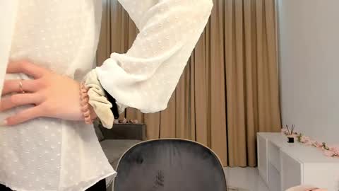 Lynsey online show from April 14, 6:44 pm